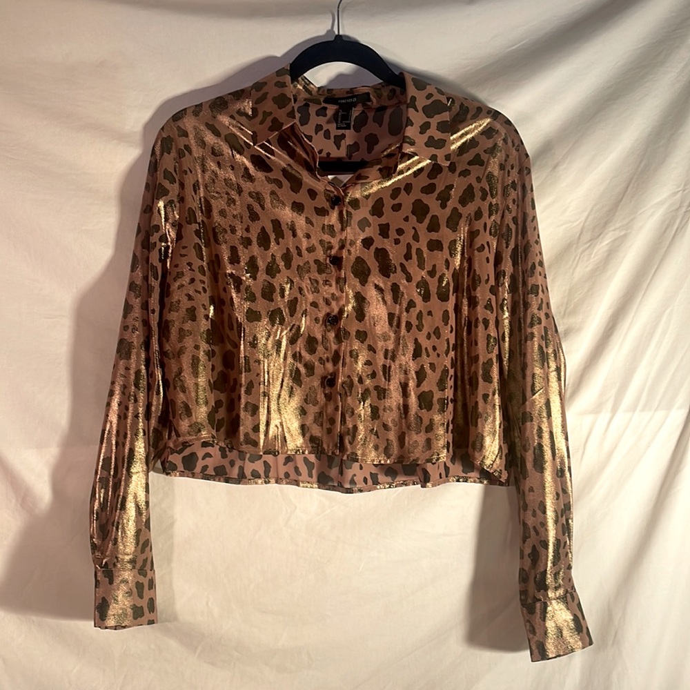 BRAND NEW! CROP PRINTED BUTTON DOWN